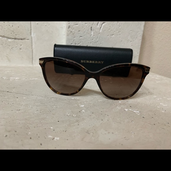 Burberry Sunglasses - Picture 4 of 10